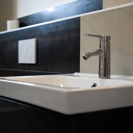 Junik Im Stadtzentrum Apartamento Duisburgo